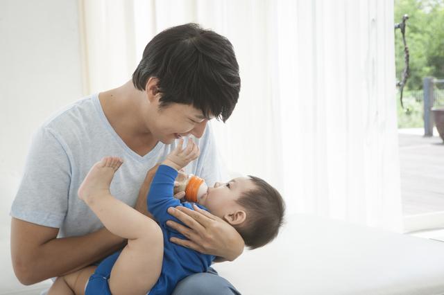 新生儿吃奶时间长，新生儿超过4小时不吃奶（是不想吃还是“没吃饱”）