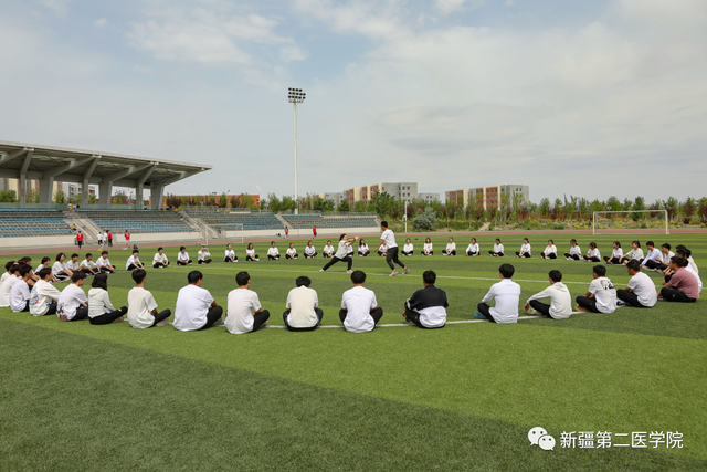 新疆第二医学院是公办吗，新疆第二医学院怎么样（我在新疆第二医学院等你）