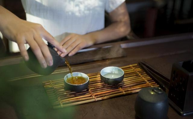 茶馆名字怎么取名，茶楼名字怎么起（茶馆：青史里的那一角袅烟）