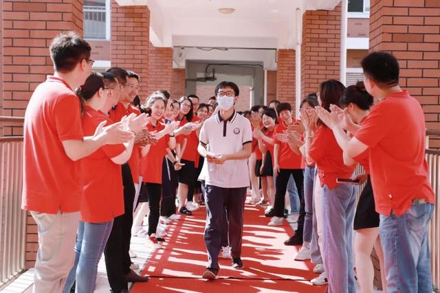 南京东山外国语学校，东山外国语学校秣陵小学（中高考成绩惊人）