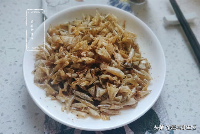 鱼鳞怎么做好吃，咸白鳞鱼怎么做好吃（水产市场遇见它别犹豫）