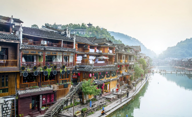 湘西终于开通高铁了，“湘西最美高铁”即将通车