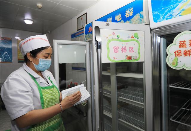 食堂卫生管理制度，食堂卫生管理制度牌（兰州市儿童福利院严格食堂日常管理为孩子“舌尖上的安全”保驾护航）