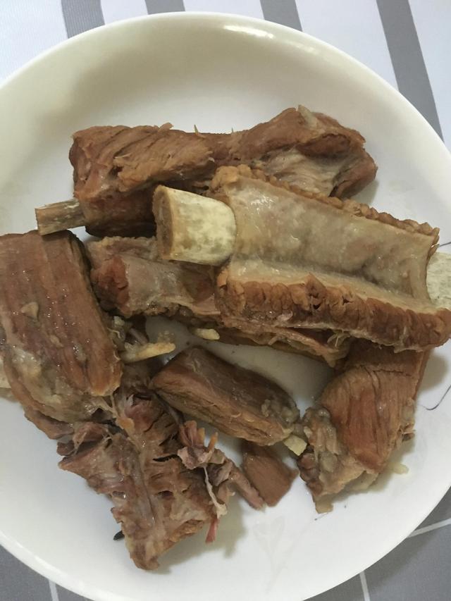 牛排骨的家常做法，家常牛排骨怎么做好吃（牛排骨的简单美味做法）