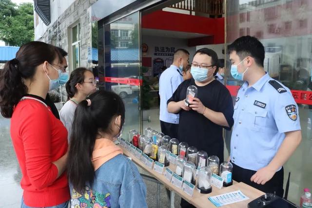 警用对讲机的简介和特点详情介绍，公安警用对讲机品牌（警宝收获特殊节日礼物）