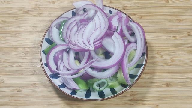 豆酱的做法，鸡蛋黄豆酱的做法（日销700份的炸酱秘方）