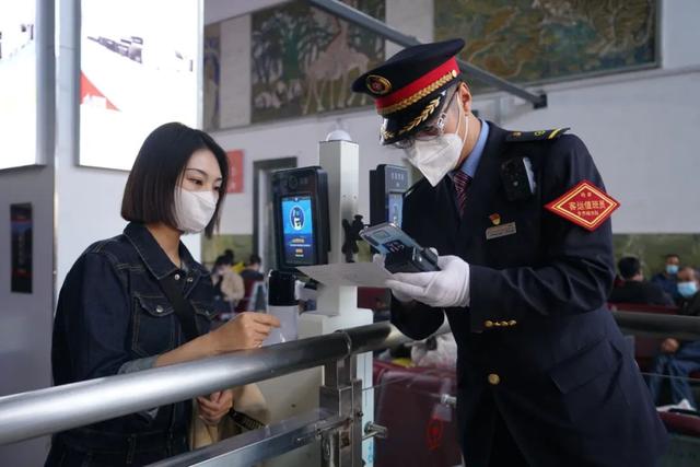 上车补票是怎么补法，上车补票是怎么补法是不是补全程票（乘车时身份证丢了怎么办）