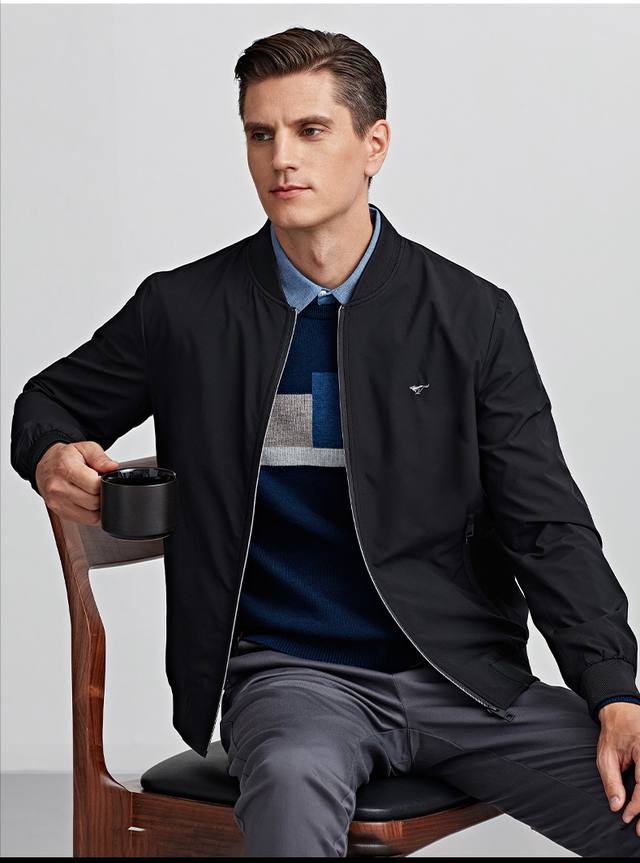 利郎男装品牌几线品牌(40-50岁男性穿什么牌子的衣服比较得体)