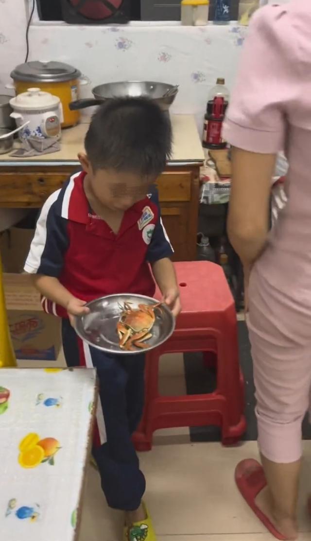 螃蟹怎么煮给小孩吃，螃蟹怎么煮给宝宝吃（或成孩子难治愈的童年阴影）
