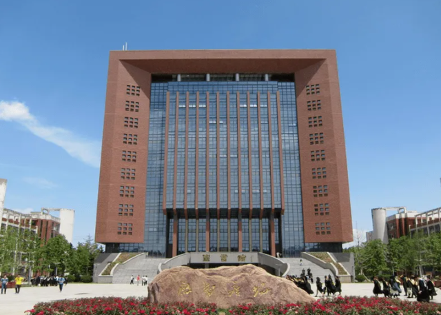 云南民族大学是一本还是二本，云南民族大学是一本吗（适合二本压线考生报考的6所大学）