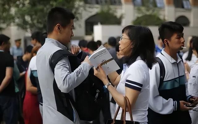 私立高中和职高哪个好，职高还是私立高中（中考成绩考不上公办高中）