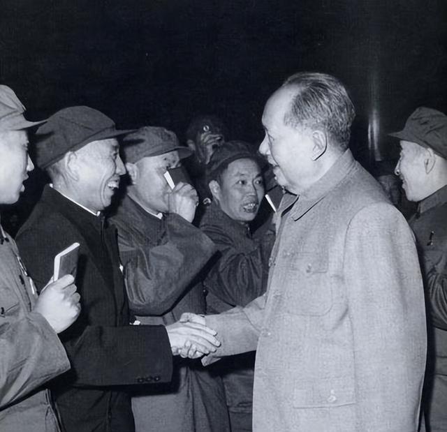 王震 新疆，对一死囚说：你来当总指挥