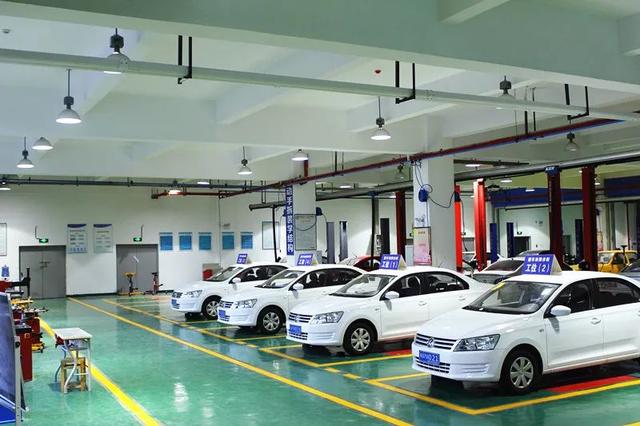 重庆电信职业学院，重庆电信职业学院招生专业、收费标注（走近汽车与智能制造工程学院丨电讯院系巡礼）