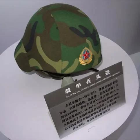 求贴皮足球手缝足球各自的优缺点，足球是机缝,贴皮,还是手缝好（现代“金钟罩”中国军人戴上帅爆了）
