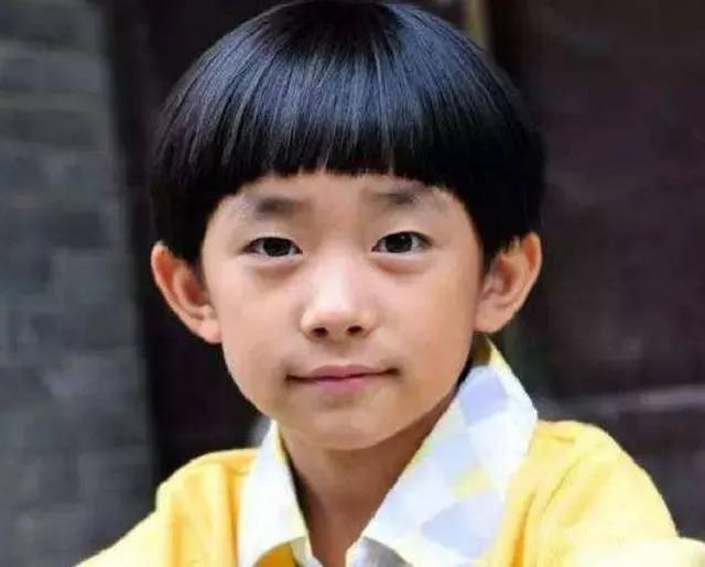 易烊千玺的真实年龄，易烊千玺14岁到17岁外貌变化（“谦逊低调”的易烊千玺）