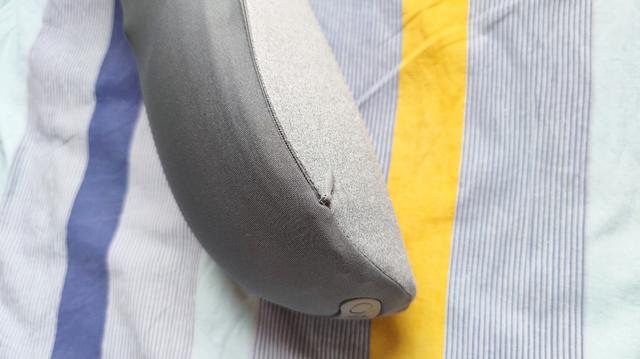 护颈枕的正确枕法，正确戴脖枕（热敷、按摩双面结合）