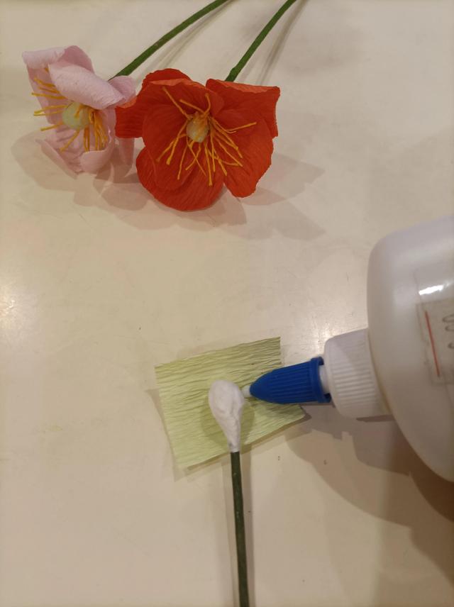 皱纹纸花朵做法大全，DIY皱纹纸蓝色妖姬花骨朵的制作（纸花教程之冰岛虞美人）