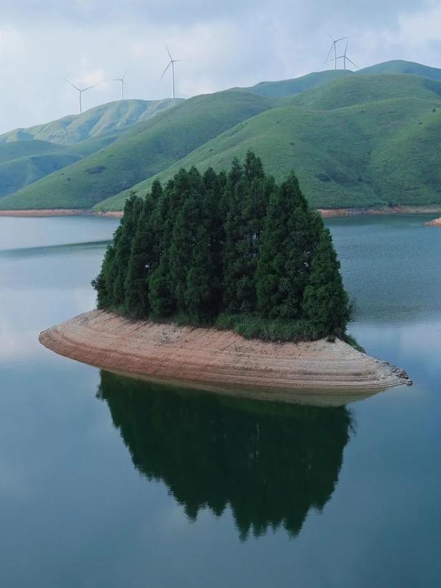 漓江景区和阳朔漓江有什么区别，桂林阳朔和漓江是一个地方吗（为什么总能统一国内外游客审美……）