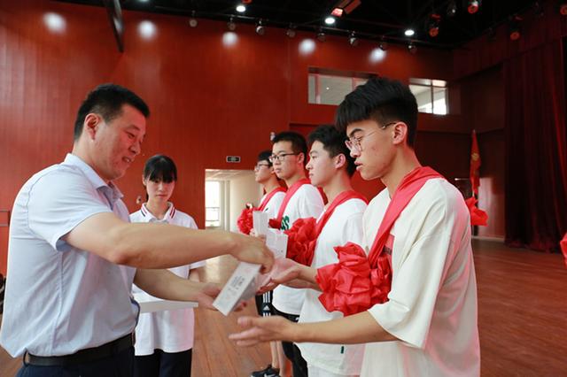 衡水中学高考成绩，衡水中学学生有多努力（保定贺阳衡水一中高级中学2022届高考再创奇迹昨日举行表彰大会）