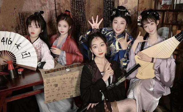 抖音上有个类似京剧唱腔的歌，抖音京剧是什么歌（沉寂多年的京剧戏曲）