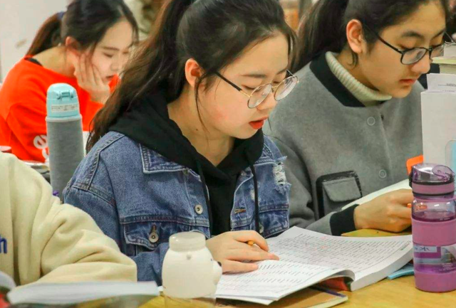 口腔医学就业前景，口腔医学就业前景怎样（大学中“很辛苦”的专业）