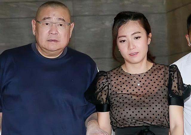 爬山穿瑜伽裤是什么梗，网上讲的爬山穿瑜伽裤是什么梗（李嘉欣王婕妤找到爱情）