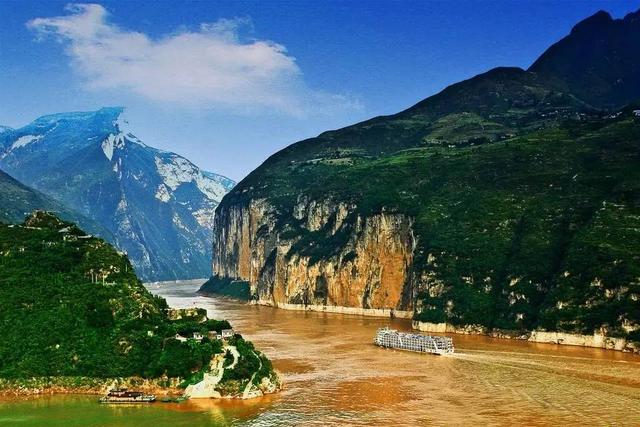 朝辞白帝彩云间的白帝城位于哪里，朝辞白帝彩云间的白帝城在哪里（是刘备托孤的白帝城吗）