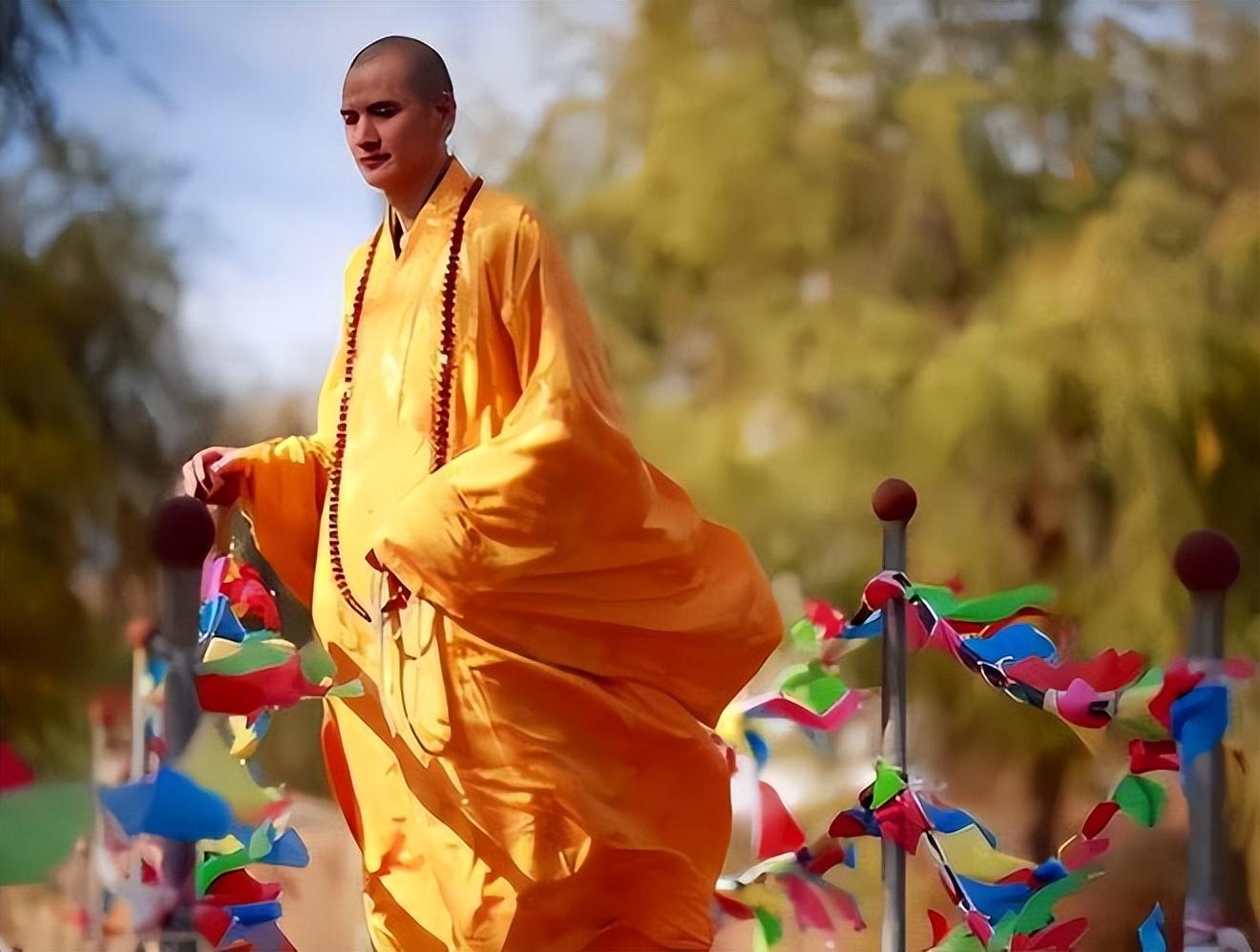 "最帅和尚"释明心:29岁放弃铁饭碗出家,被富婆送400万法拉利