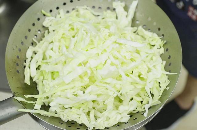 减肥能吃粉丝吗，减肥期间可以吃多少克粉丝（天暖了建议大家：常吃3样）