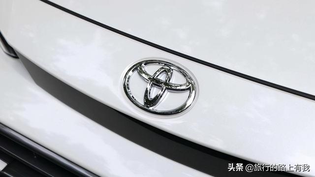 电子手刹怎么用，奔驰e300电子手刹怎么用（为什么日系车却很少用）