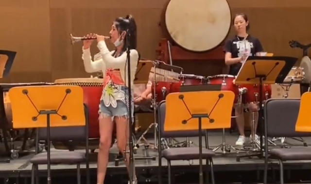 唢呐初学入门视频教程，唢呐入门教程（从农村走出来的唢呐女孩）