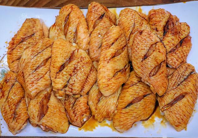 100克鸡胸肉含多少蛋白质，一百克鸡胸肉含多少脂肪（鸡腿排倒数第二）