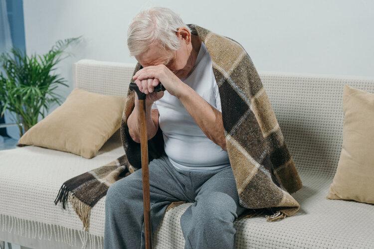 空巢老人和独居老人的区别，孤寡老人的定义（研究发现孤独感对寿命的影响）