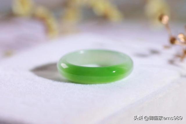 碧玉是什么玉，碧玉是什么玉价格怎样（碧玉和青玉哪个好）