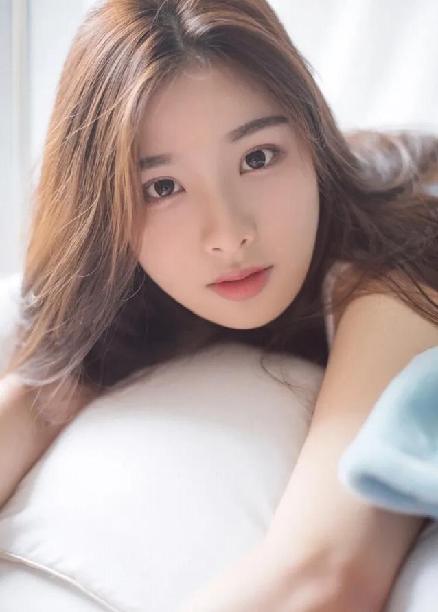 第一次加女生微信应该怎么开头聊天，刚加女生的微信开场白怎么聊（幽默的向女孩要微信号）