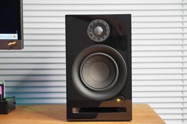 艾特铭客音响系列介绍，小桌面也能搭配的HiFi级有源音箱