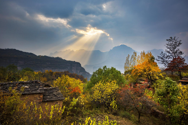 举起手来拍摄地，举起手来拍摄地郭亮村介绍（悬崖上有隐秘古村）
