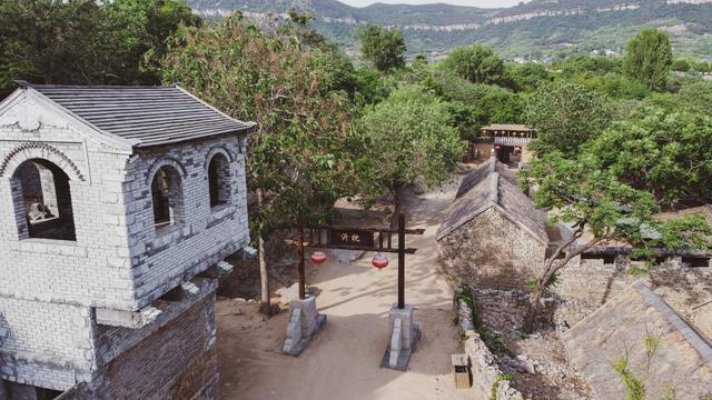 国内十大影视基地推荐 中国十大值得打卡的影视基地，国内十大影视基地推荐（从贫困村蜕变为知名影视城）