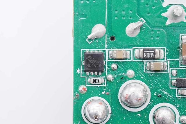 电脑适配器是什么，什么是适配器（拆解联想100W电源适配器看看用料）