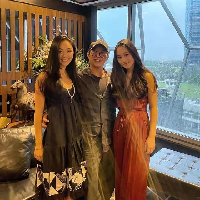 李连杰现在在哪里，功夫巨星李连杰现在哪里生活（与杨紫琼亲密合影感情好）