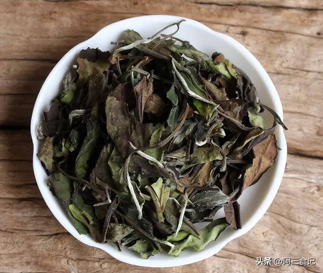秋天喝什么茶好，秋天喝什么茶（这3款茶名列前茅）