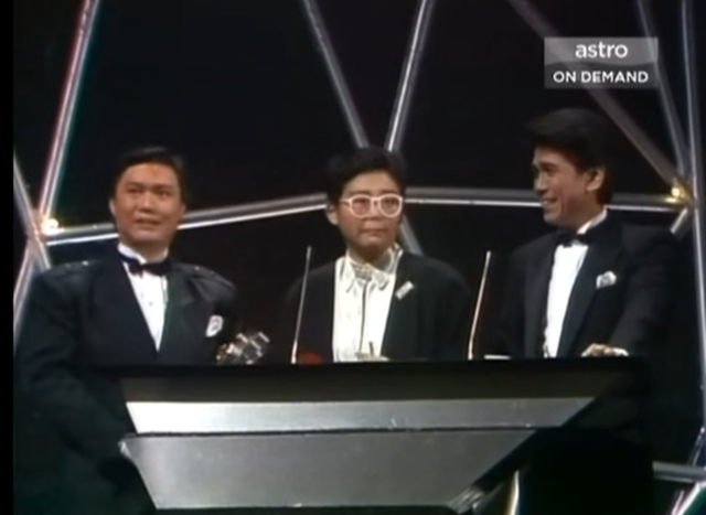 关正杰 - 天籁...星河传说歌词是什么，关正杰金山梦主题曲（香港十大劲歌金曲颁奖典礼-1984年度）