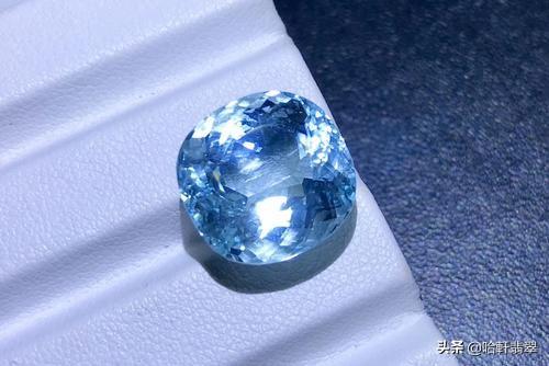 天青冻和翡翠的区别是什么，玉石界3大蓝色妖姬—天青冻、海蓝宝、蓝水翡翠