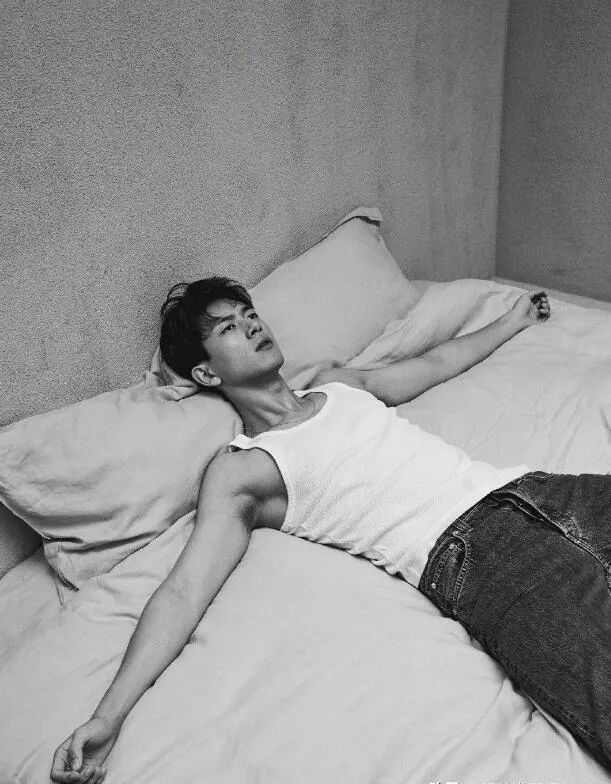 盘点一下男明星穿背心,谁是老头谁是老公