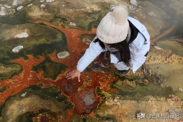 泡温泉没带泳衣怎么办，泡温泉要穿泳衣吗（西藏公路边发现一处野温泉）