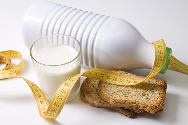 睡觉前能喝牛奶吗，睡眠不好喝什么牛奶好（有关喝牛奶4个问题）