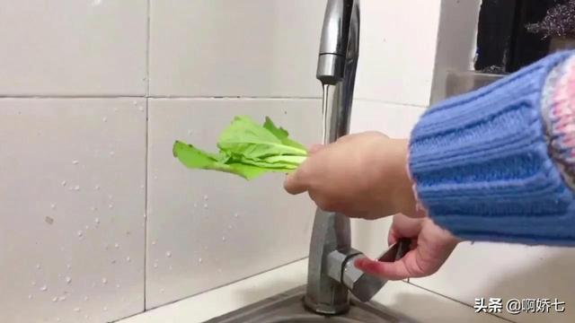 炒米线用冷水还是热水浸泡（其实在家做也用不了几分钟）