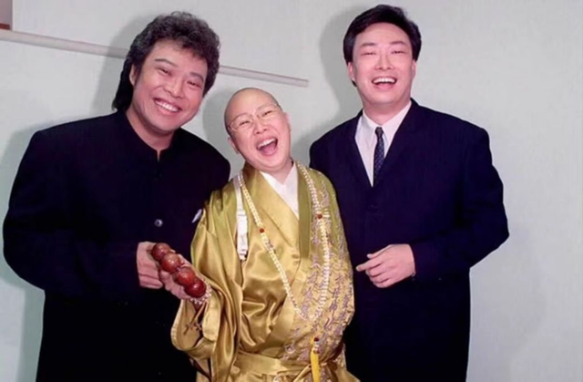 王祖贤个人资料，王祖贤个人资料简介身高（55岁王祖贤素颜现身海外寺庙）