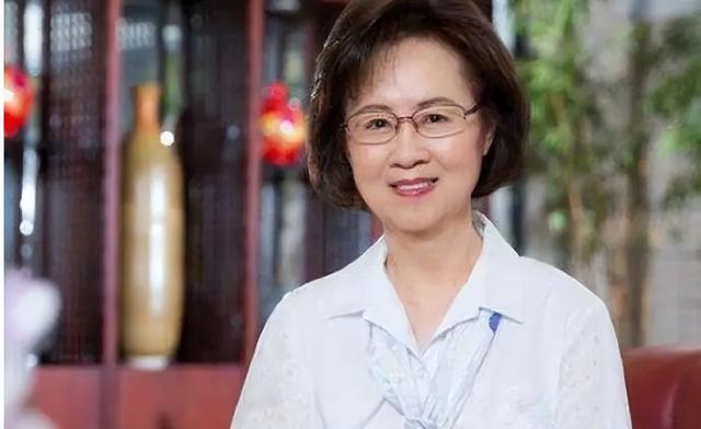 琼瑶的3段感情：与平鑫涛“忍爱”18年，劝原配：你也可以来我家