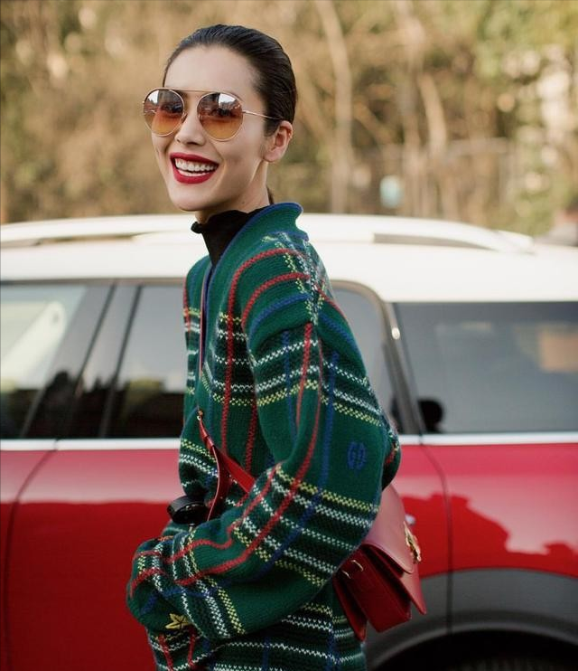 服装颜色搭配的技巧，服装服饰颜色搭配技巧（“配色”才是决定高级、优雅的关键）